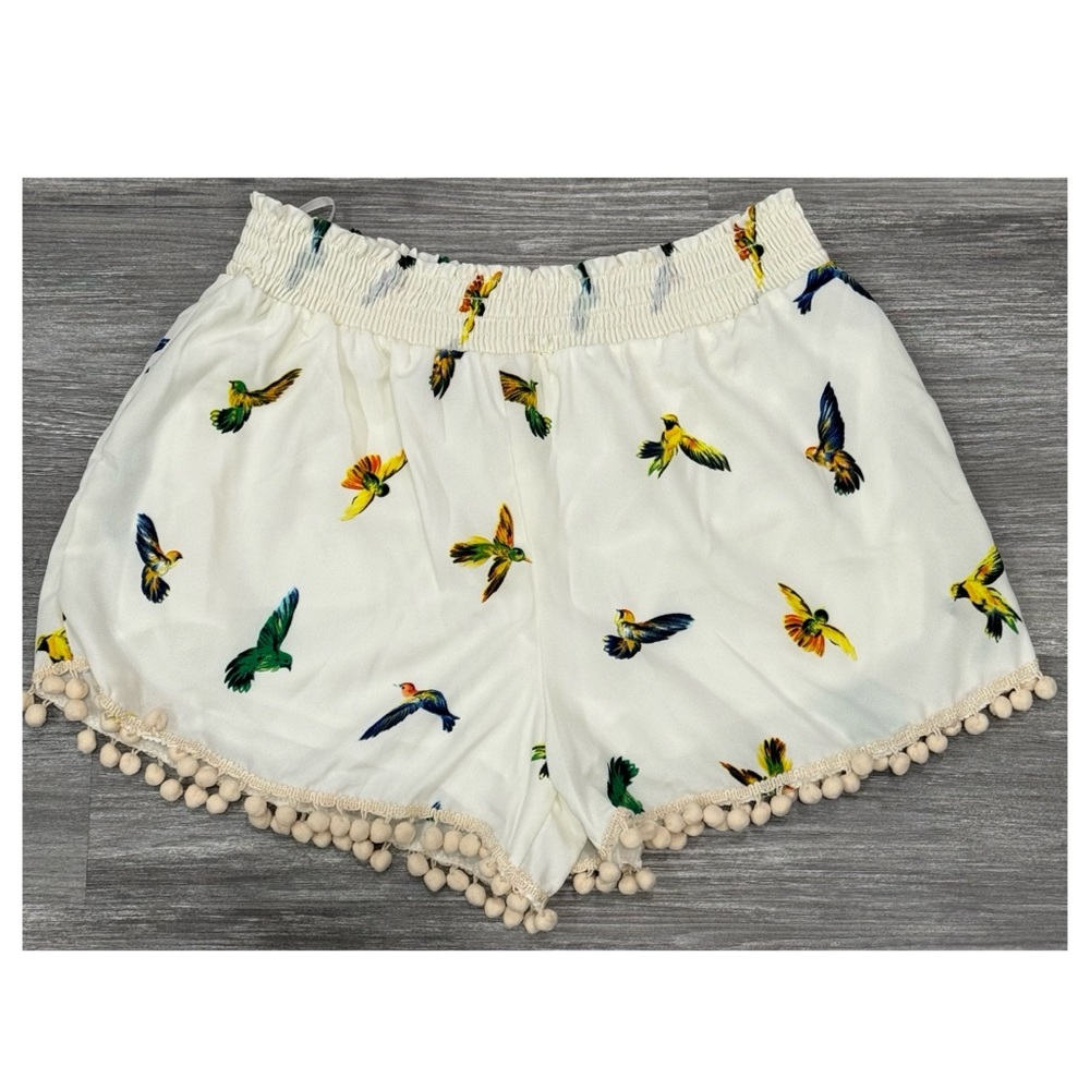 CUTE HUMMINGBIRDS PATTERN SHORTS